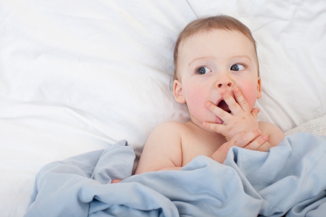 赤ちゃんの歯が生える前はキスしても大丈夫 虫歯菌は移らない